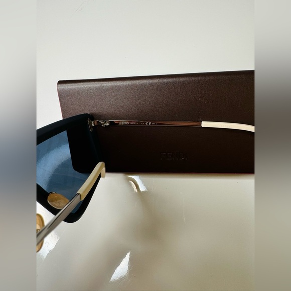 FENDI Logo Sunglasses - Authentic - Unisex - Navy Blue - Picture 15 of 17